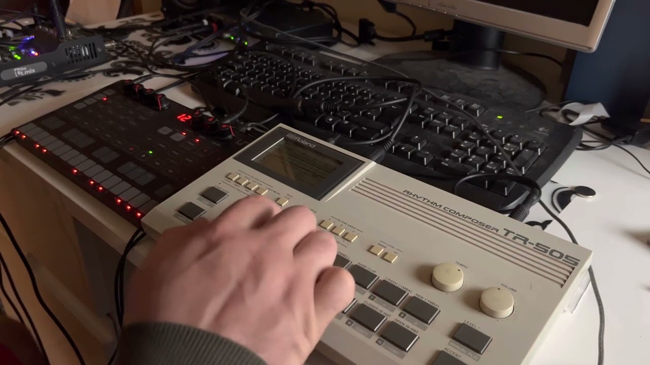 Roland TR-505 & Uno Synth Jam for Vintage