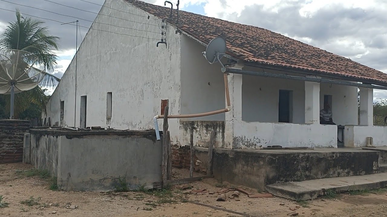 CASARAO ANTIGO NO SERTAO COM CASA DE FARINHA NO TEREIRO