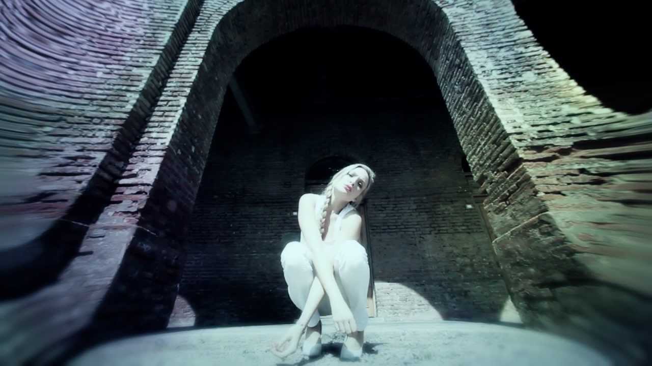 Zaturno - Busca La Salida ft. Nicole