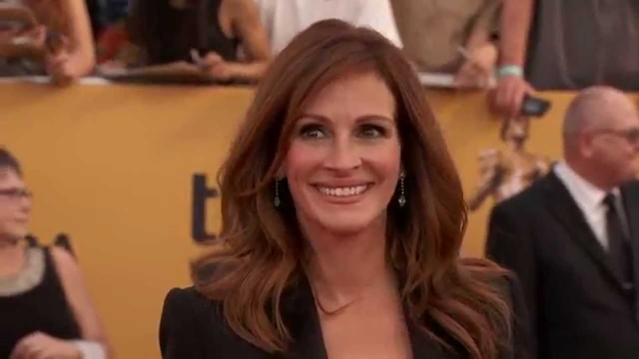 SAG Awards 2015: Julia Roberts Red Carpet | ScreenSlam