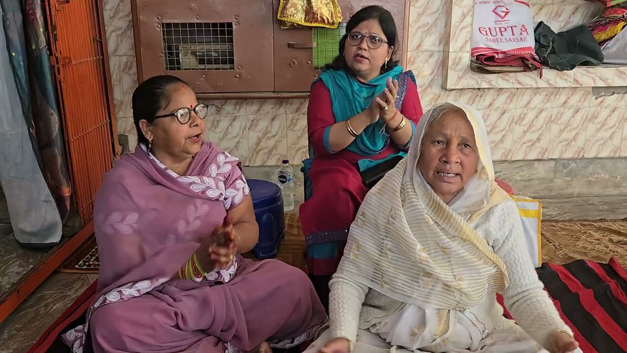 अम्मा जी ने राधा रानी जी का सुंदर भजन गया लाडली अद्भुत नजारा तेरे बरसाने में है