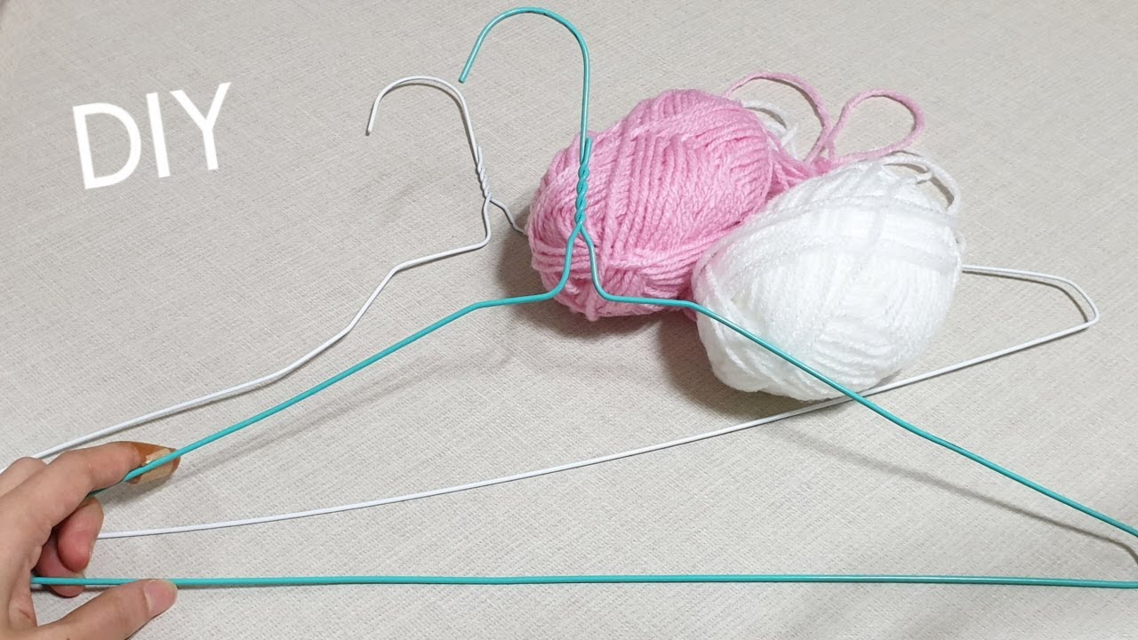 Amazing !! Perfect idea made of Hanger and wool - Recycling Craft ldeas - DIY Decor and Gift Idea