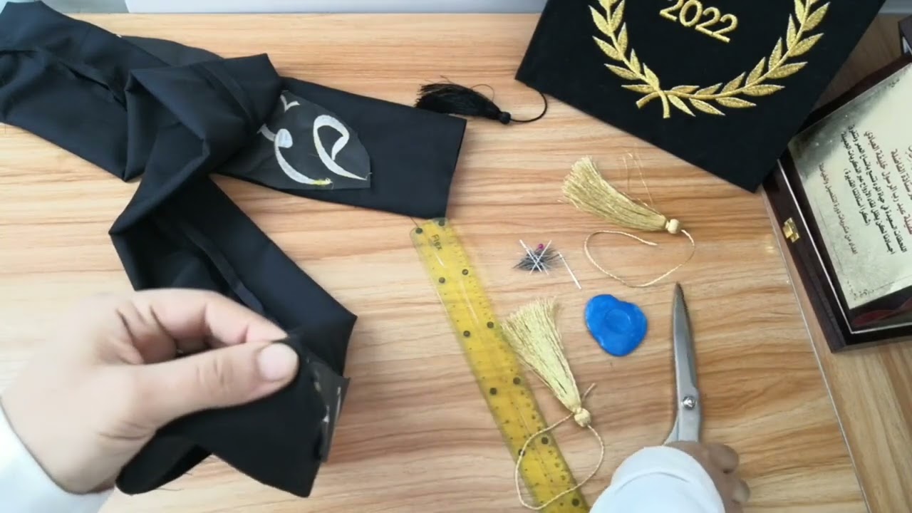 خياطة وشاح التخرج بمقاسات مضبوطه
