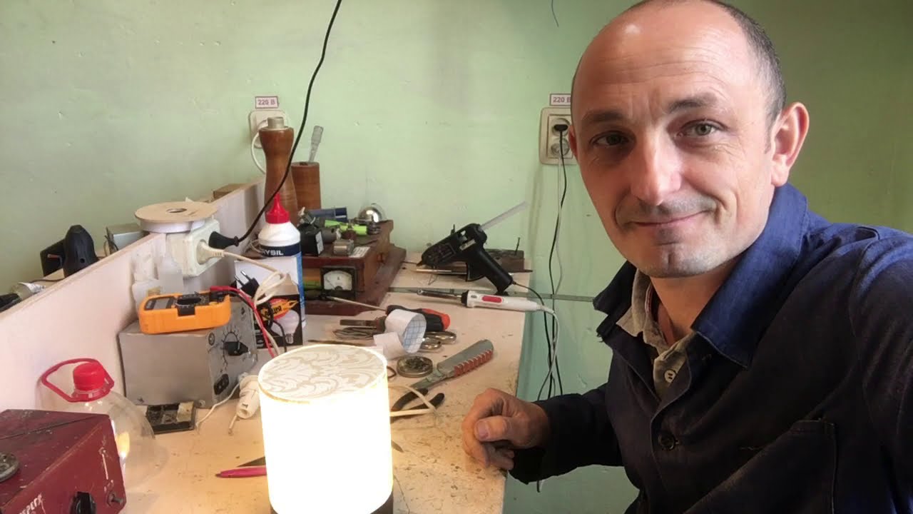 Трудове навчання під час карантину. Найпростіший світильник своїми руками.