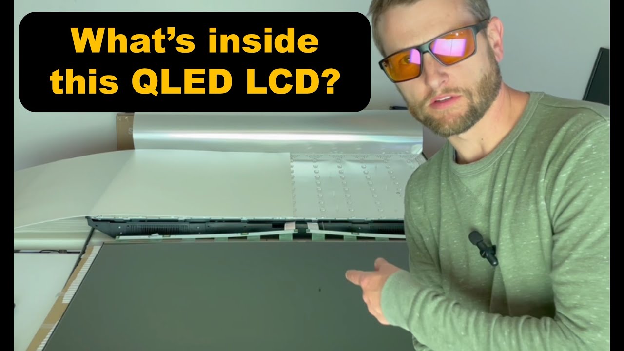 Внутри телевизора TCL Roku QLED со снятым ЖК-дисплеем
