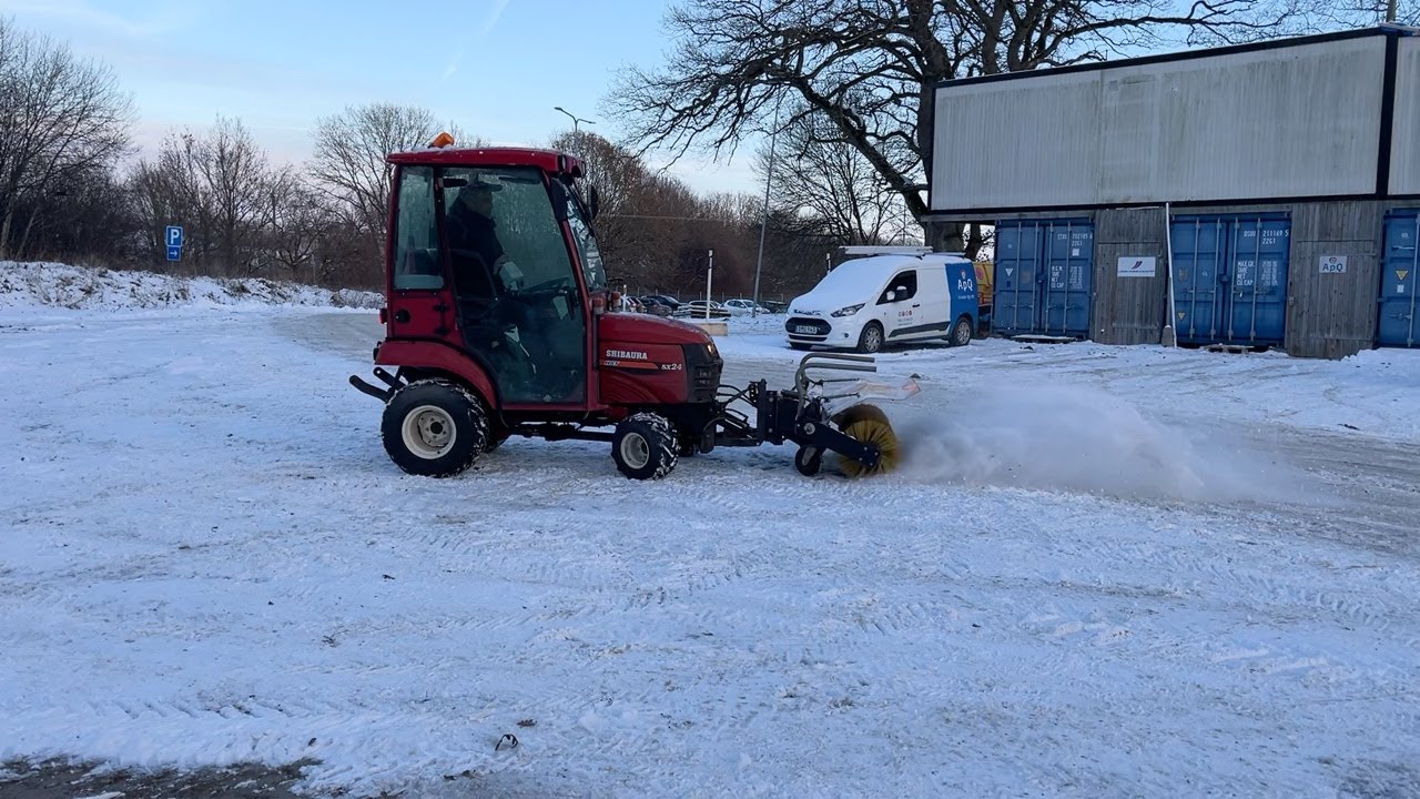 Köp Kompakttraktor Shibaura SX24 med redskap på Klaravik