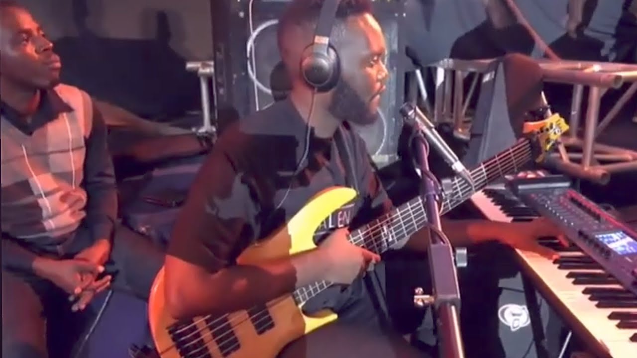 Amazing grove by ishimwe bass master of string in Boanerges Gospel choir#turikurera#mucyobass#music 
