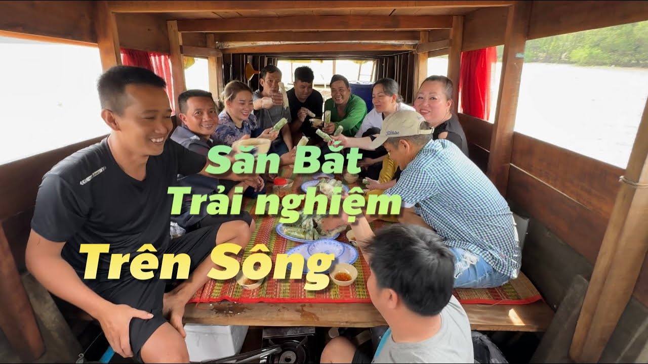 Trải Nghiệm Mò Tôm Và Thưởng Thức Trên Tàu Du Lịch Cùng Chị ÚT | Cù Lao Dung Vlogs