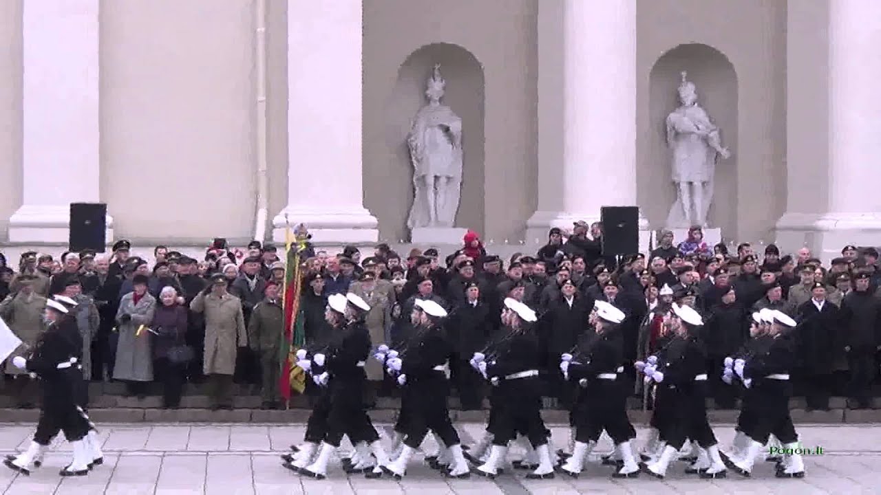 Iškilminga karių rikiuotė ir karių paradas Lietuvos kariuomenės dieną, Vilniuje, Katedros aikštėje