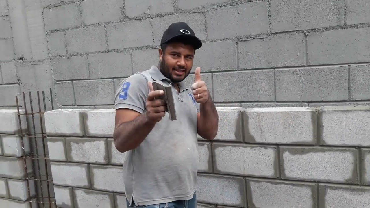 parede de bloco de vedação  com massa frisada🏗