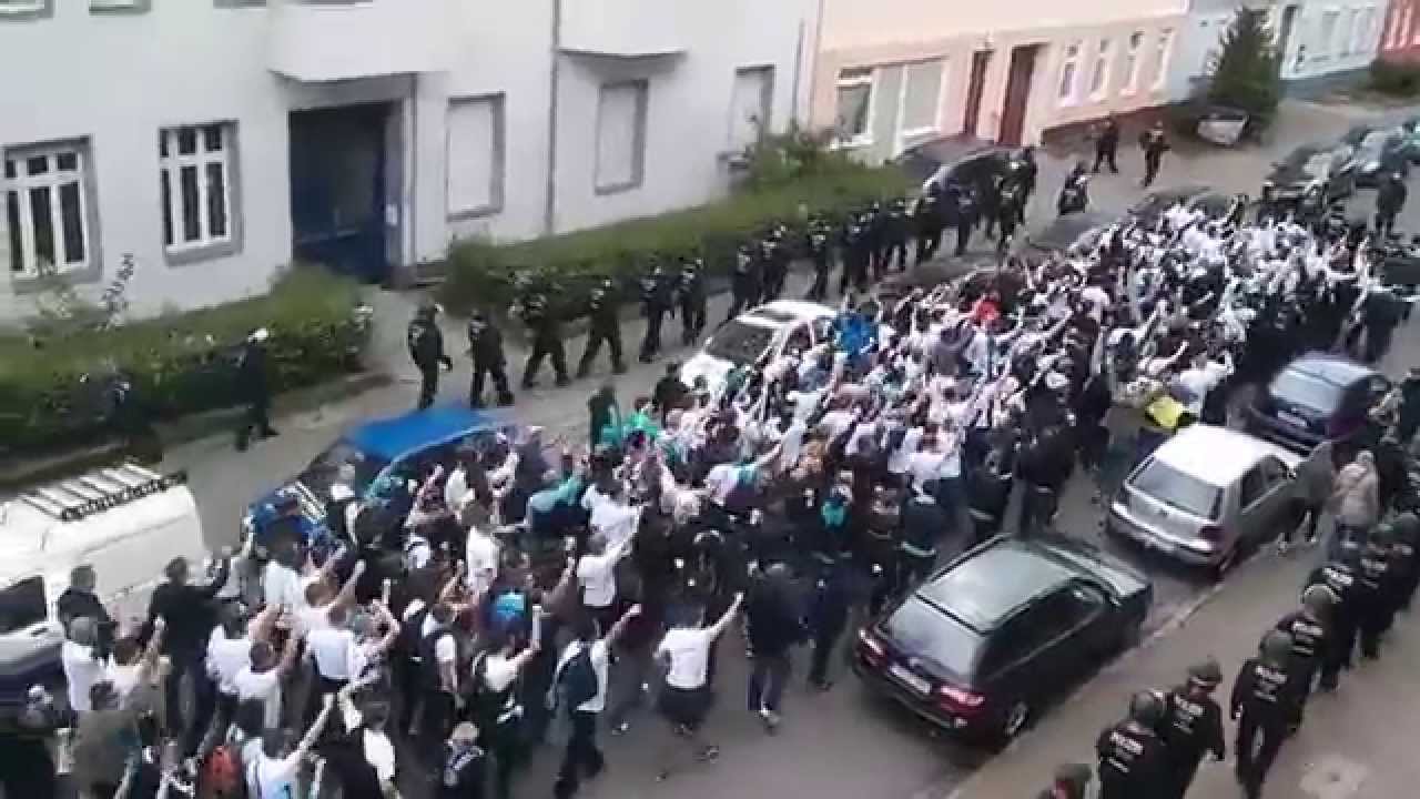 nette Fans von 1860 München am 11.05.2014 in Berlin