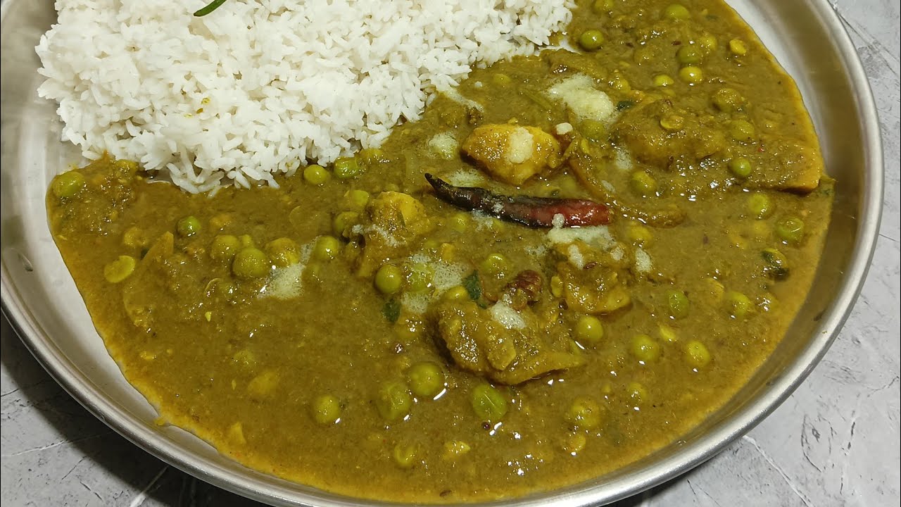पालक और मटर से बना टेस्टी निमोना | Healthy Village Food 