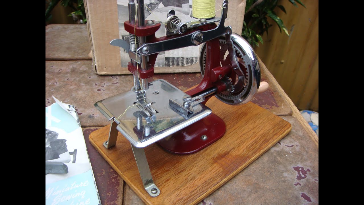 Old Vintage Antique  1950s ESSEX  Small  Miniature Sewing Machine