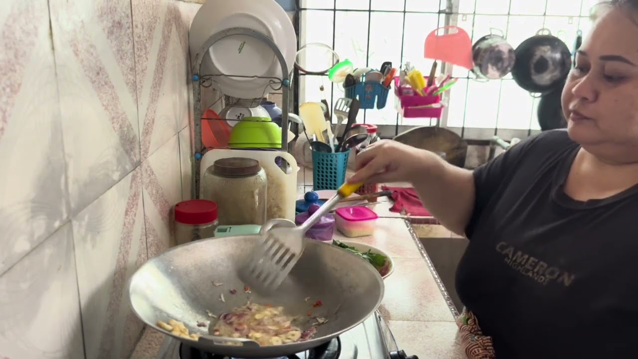 Menu Tengahari Kailan Goreng Ikan Masin Yu