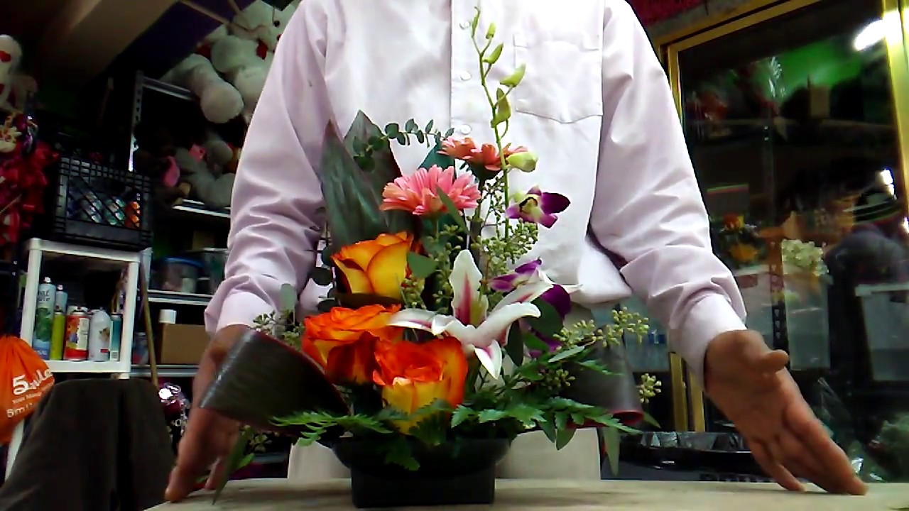 Como hacer un arreglo de flores economico y elegante.