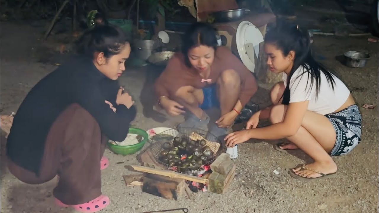 We caught some snails from the pond in the rice field and grilled them