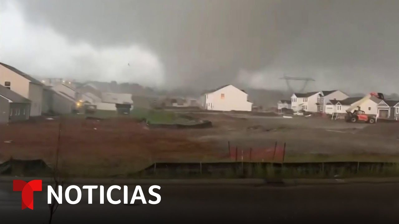 Un potente tornado deja devastación en la carretera Interestatal 65 | Noticias Telemundo