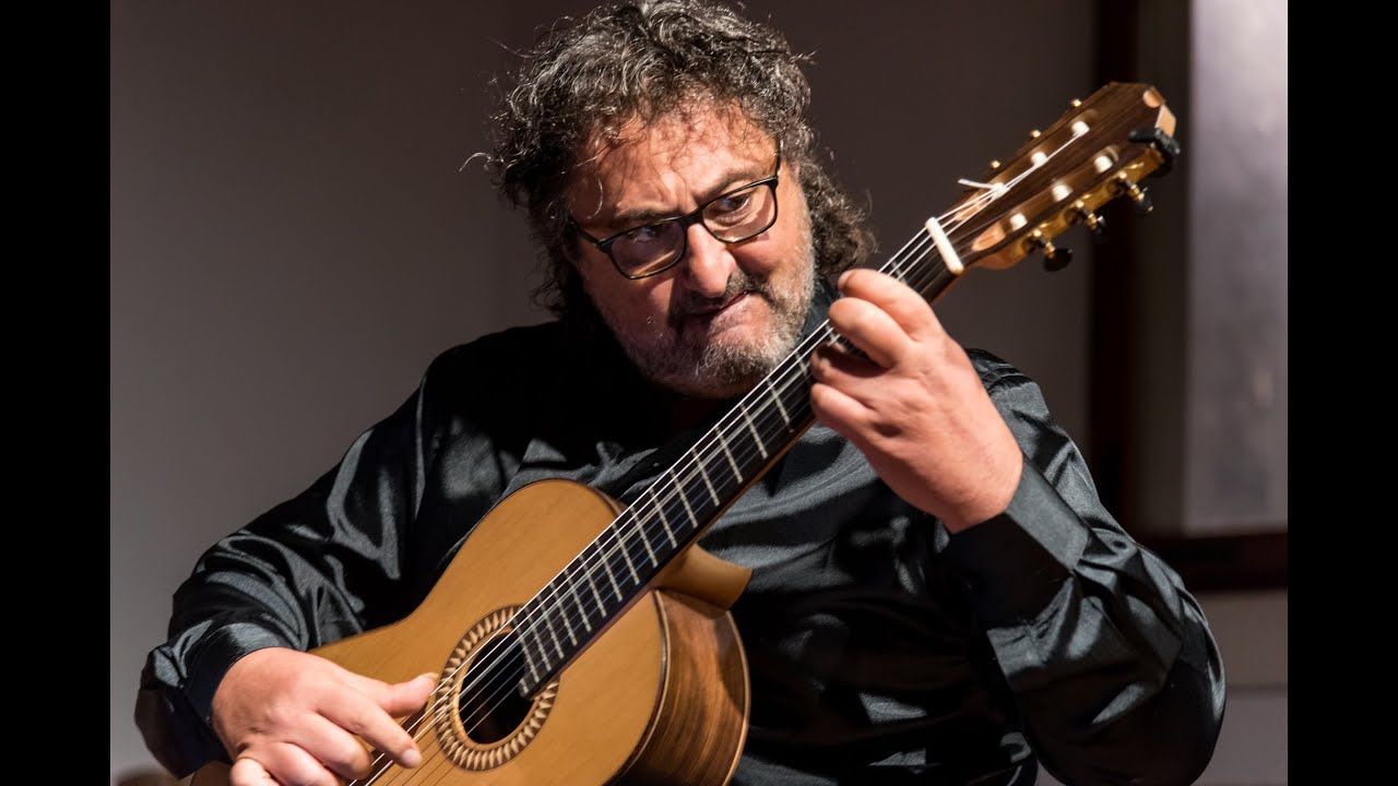 Aniello Desiderio plays Joaquín Rodrigo - Invocacion y Danza at Classical Guitar Days in Split.