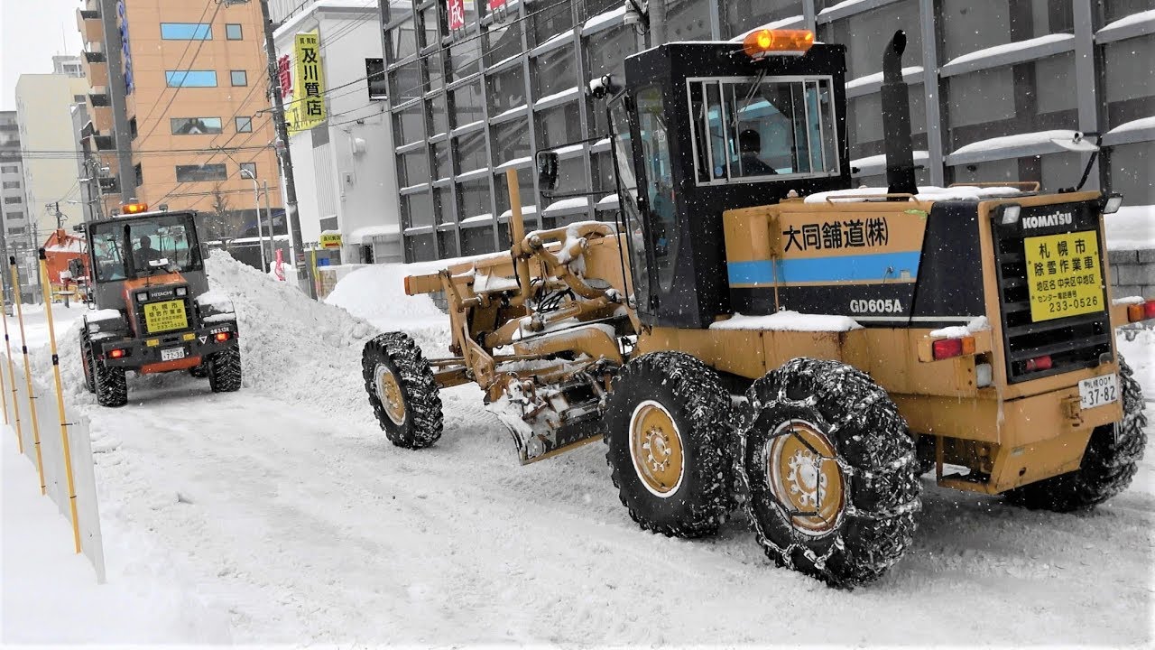 市街地  除雪グレーダ ･ 除雪ドーザ ･ ポクレン ･ ダンプカーで頑張る 排雪作業 ！