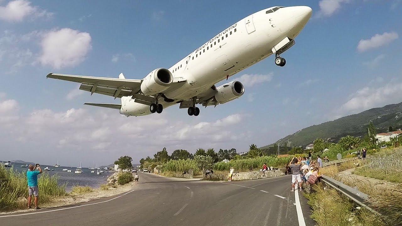 Low-flying airport of Skiathos