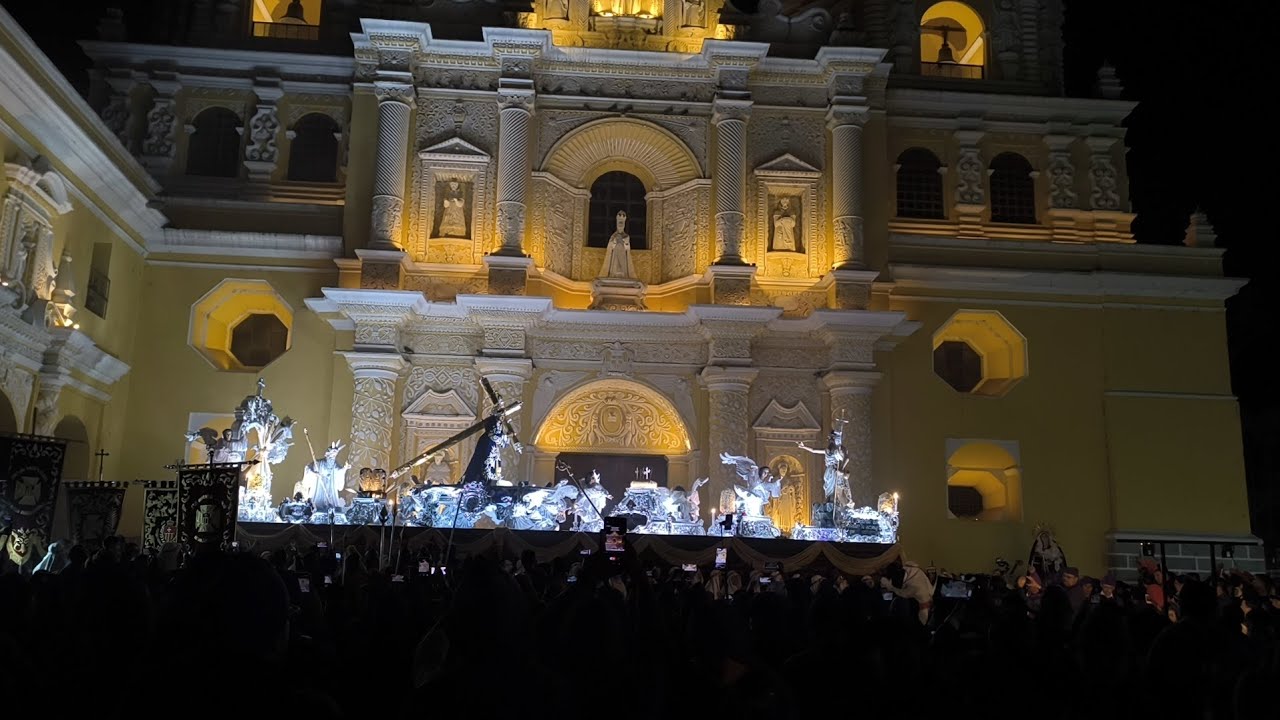 Procesión del Dulce Rabi En el atrio de la Merced Antigua G.Por los XXV aniversario de consagración 