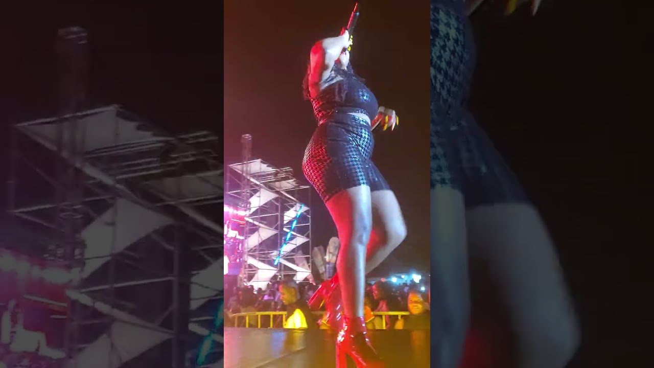 Martha Mukisa tears her pants while performing live on stage at Lugogo Cricket Oval