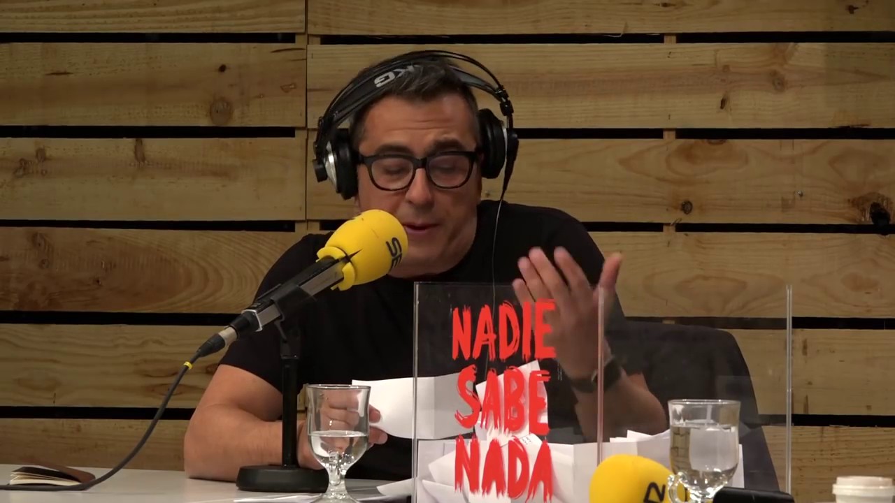 Nadie Sabe Nada 4x35 | Dios habla por un micro