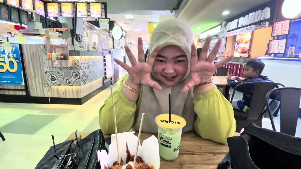 ALASAN SI CACA PUTUS SAMA MANTAN NYA KARNA DIA MINTA IPHONE 😂