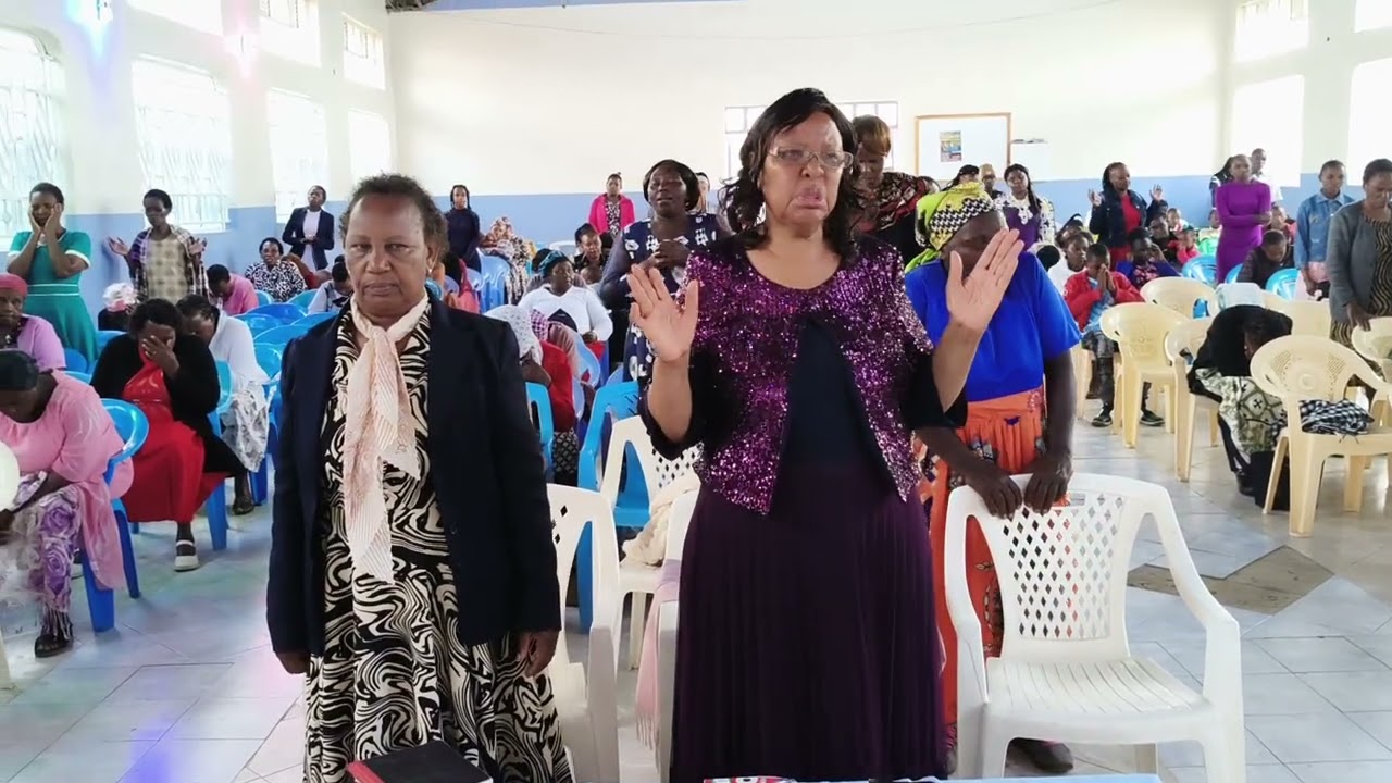 Pure worship from Mrs bishop from Loitokitok ( mama hope)