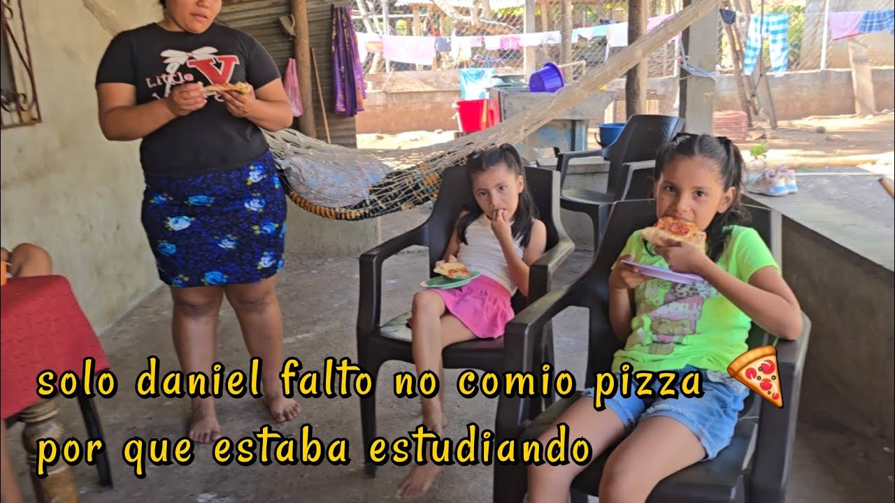 Asi disfrutan su pizza 🍕 que Jorge les trajo falto Daniel🍕