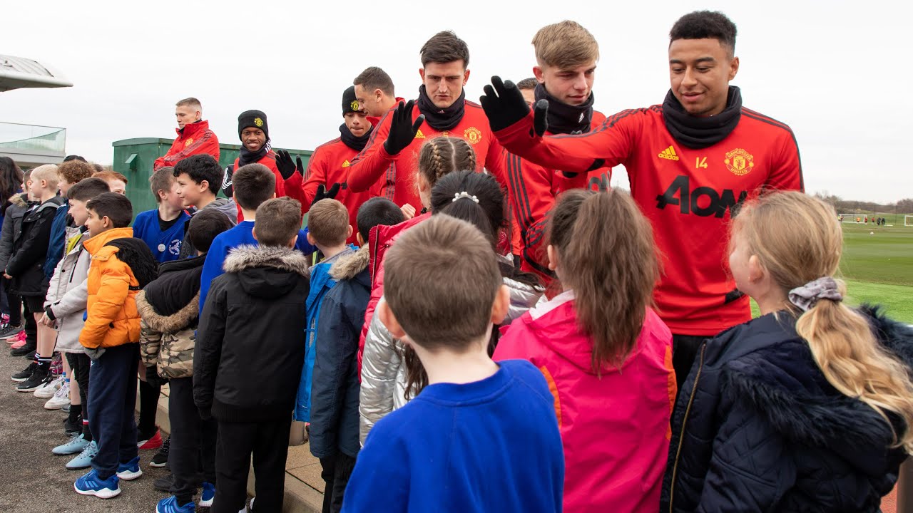 Fernandes, Maguire, Lingard and squad welcome local children to Manchester United's training ground