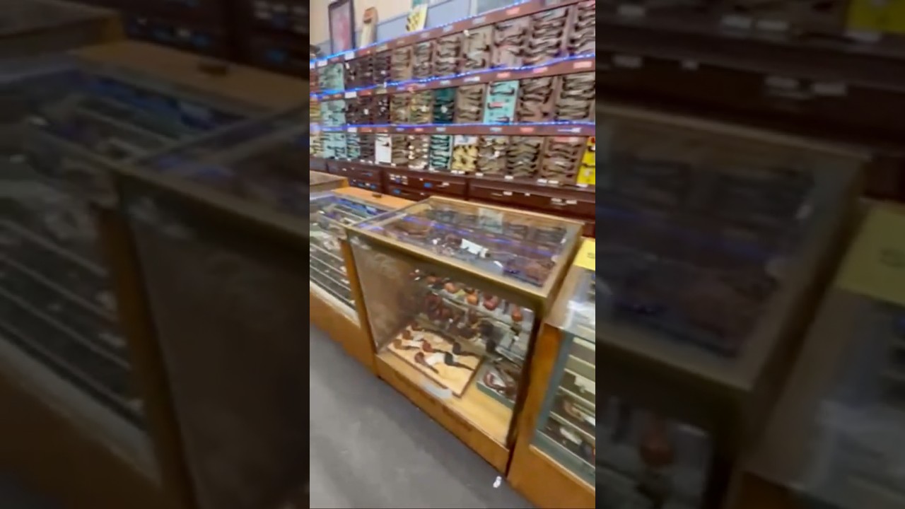 Paul&rsquo;s pipe shop in Flint Michigan tour #Pipe shop #Tobacconist #PipeSmokingCommunity ￼