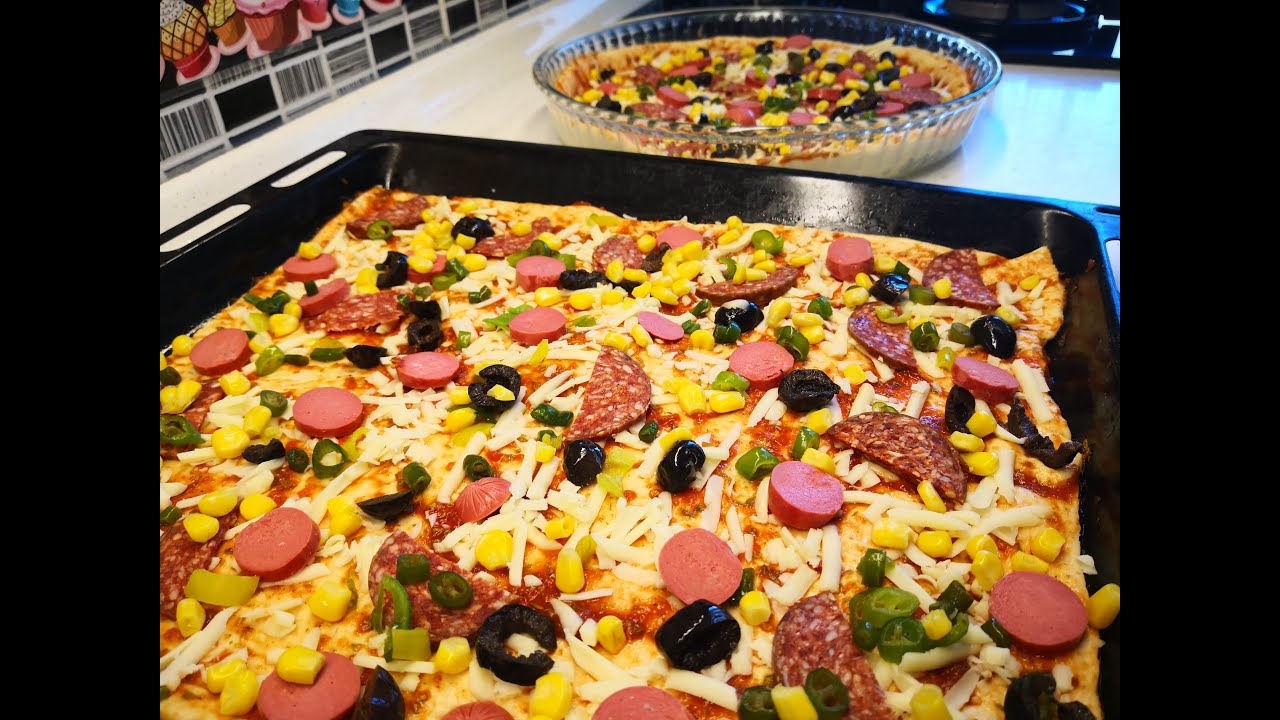 PİZZA HAMURU VE MUHTEŞEM PİZZA TARİFİ - KAPIŞ KAPIŞ GİDEN İNCECİK TEPSİ PİZZA 🍕