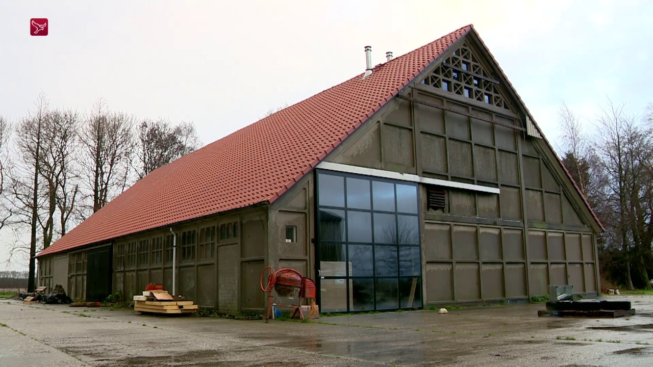 Stel bouwt huis in Schokbetonschuur