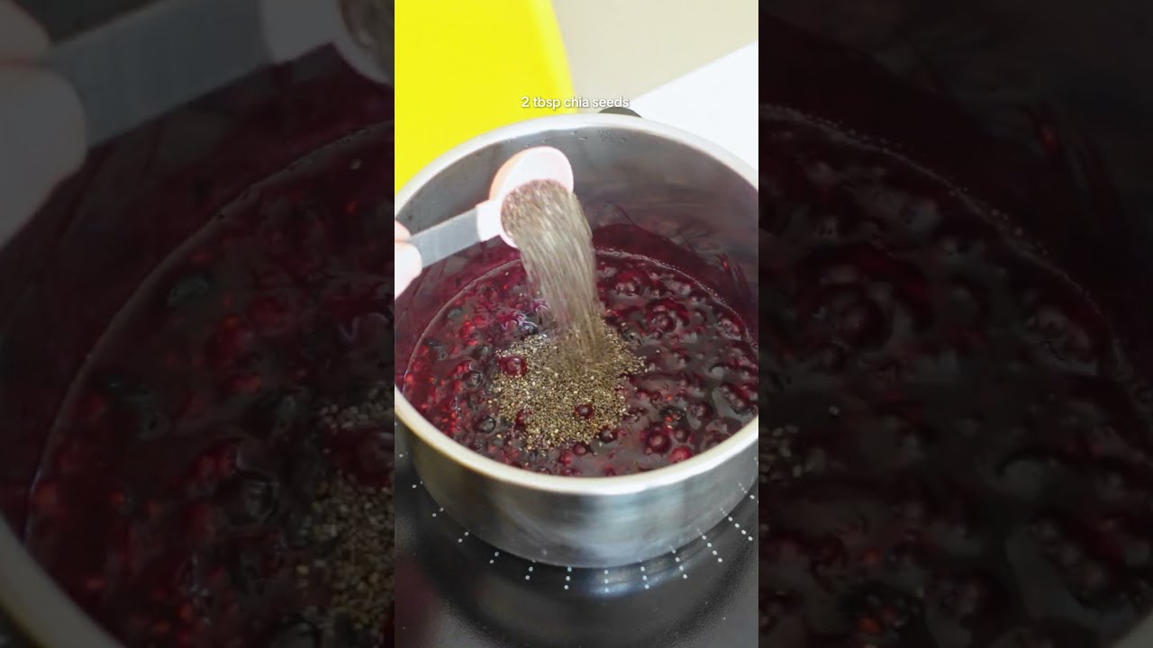 Easy 3 ingredients berry jam - healthy and no sugar