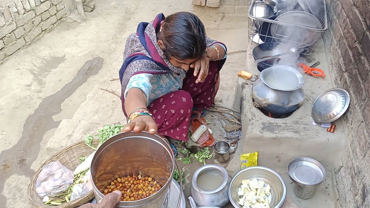 गुड़िया रानी क्या बना रही है 😍