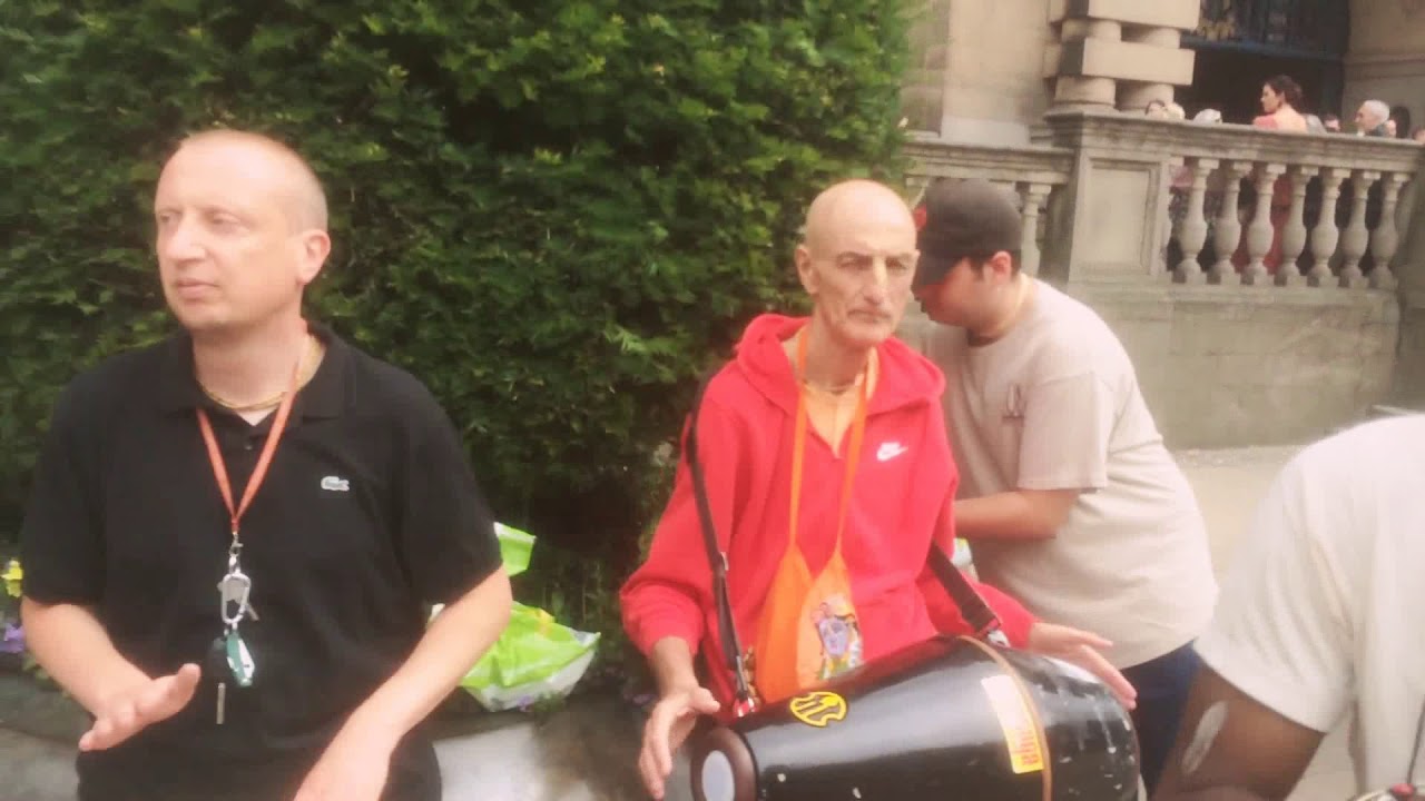 Chanting with Ian in Sheffield - Tramlines Festival 2018!