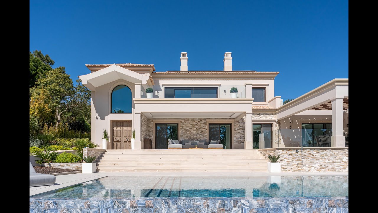 An exquisite 7-bedroom luxury villa for sale in Encosta do Lago, near The Campus, Quinta do Lago