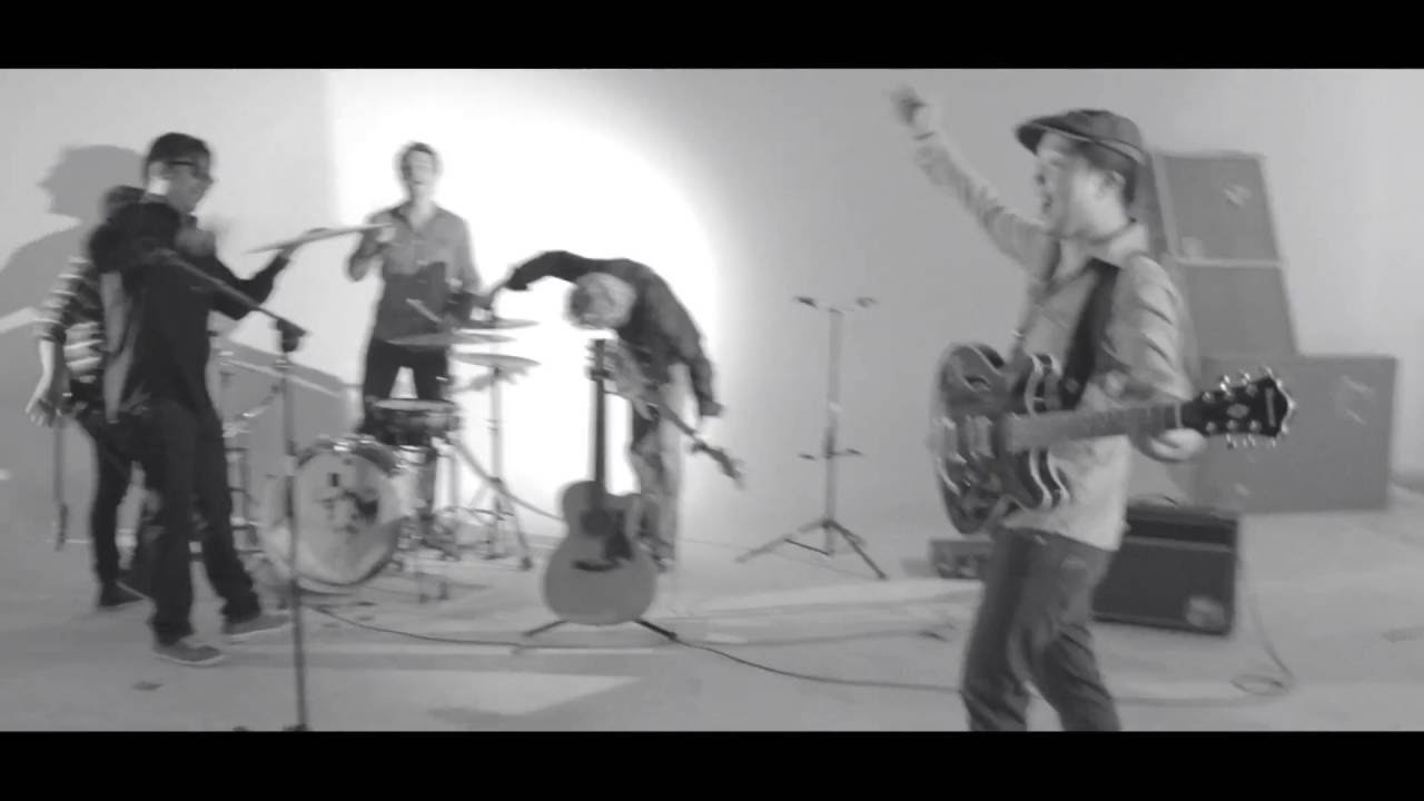 Superstar (How We Could Not Love) - Sandhy Sondoro