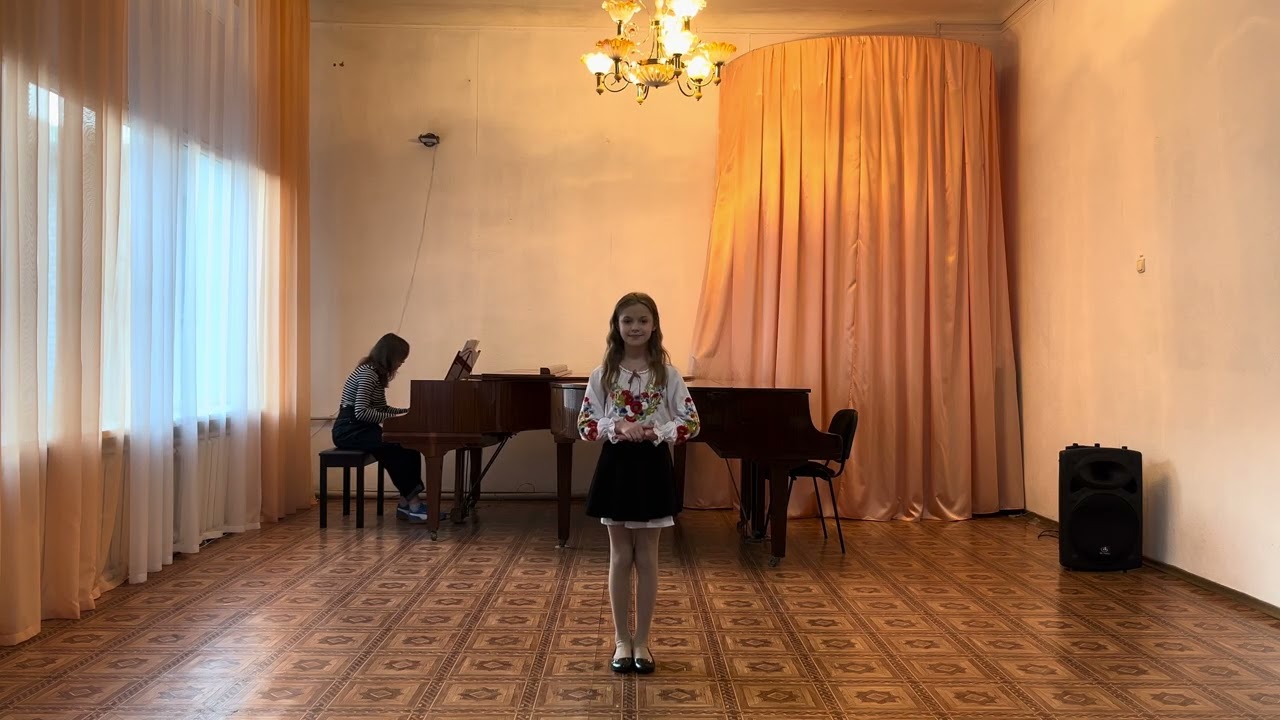 1.Вокаліз №18 А.Нюкало. 2.Три матусі автор Л. Вишневська. Виконує Кравченко Вікторія 10 років 