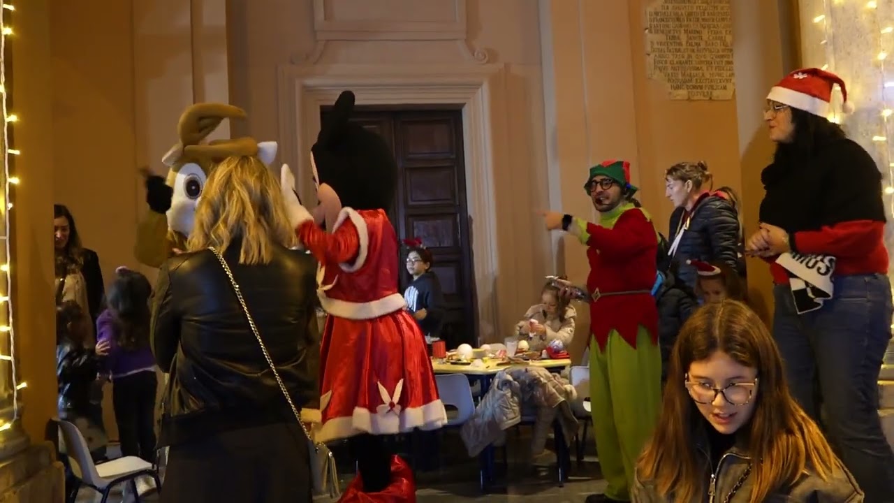 Le immagini del Natale condiviso sotto i Portici: Badia Grande tesse l'Integrazione