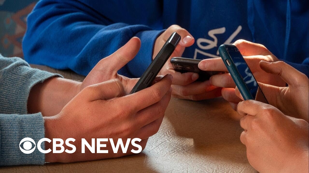 Jury deliberates in landmark social media trial