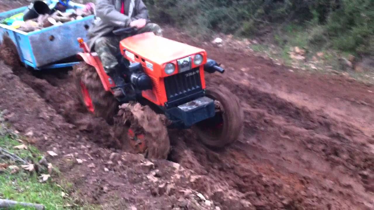 Kubota B7001 4x4 in way through a lot of mud!!! INCREDIBLE !!!
