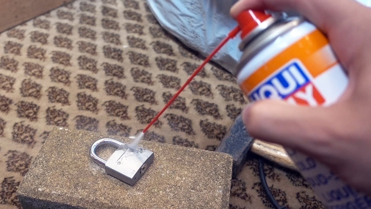 EXPERIMENT - Kann man mit EISSPRAY ein VORHÄNGE SCHLOSS knacken?