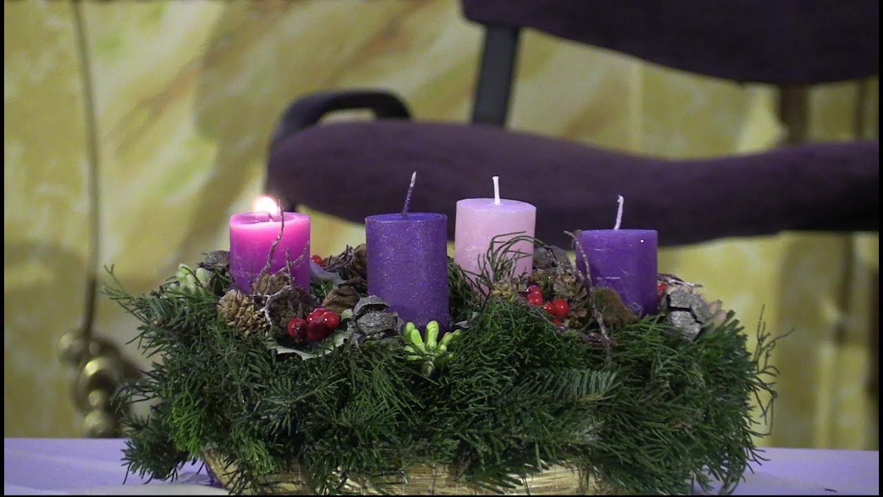 Fellobbant az első adventi gyertya lángja Mezőkeresztesen is