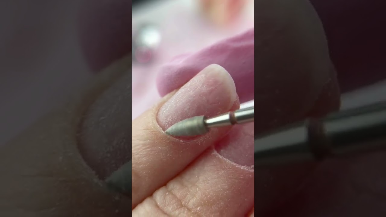 Jak opracować sk&oacute;rki frezarką? Zobacz jakich frez&oacute;w użyć.❤️ #manicure #nails