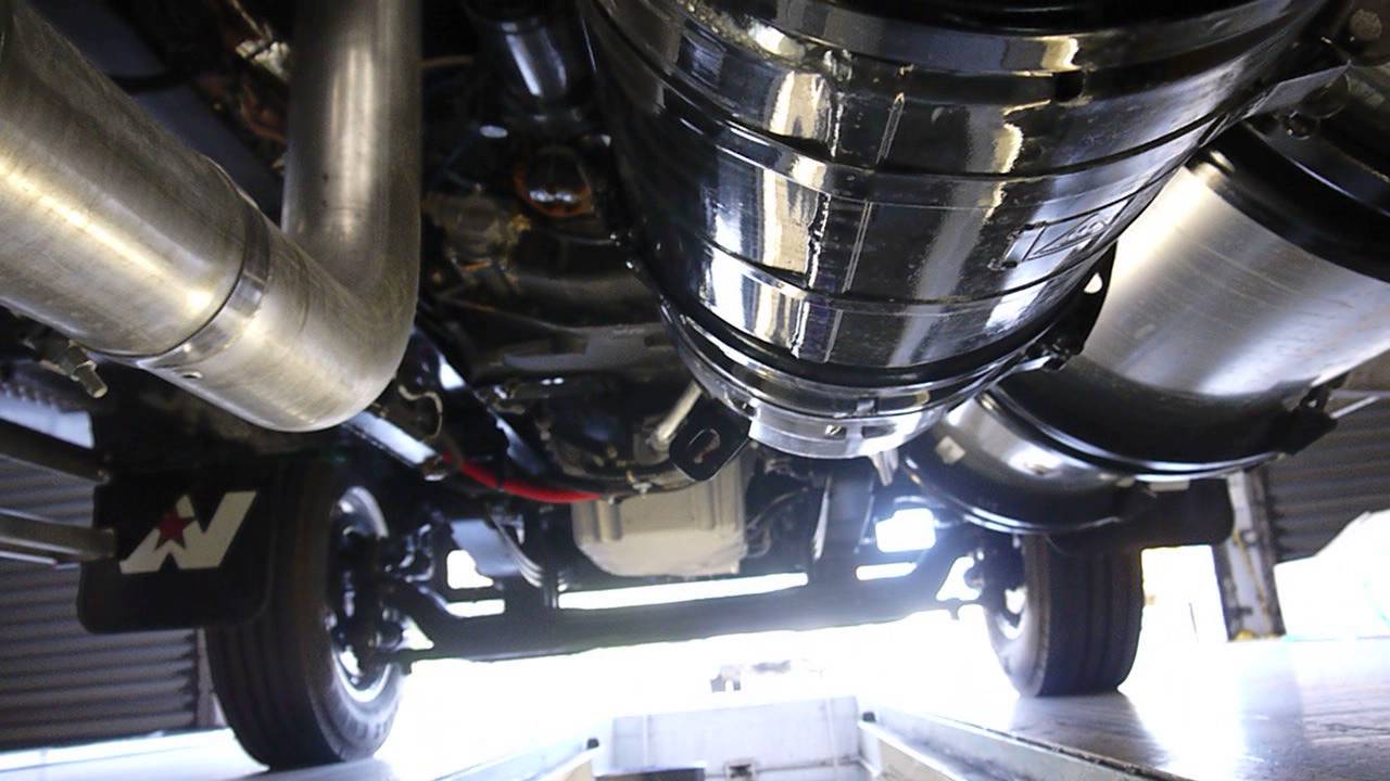 VIDEO FROM UNDERNEATH   DD15 Horizontal Exhaust system, 5,4m 6x4 Tractror unit