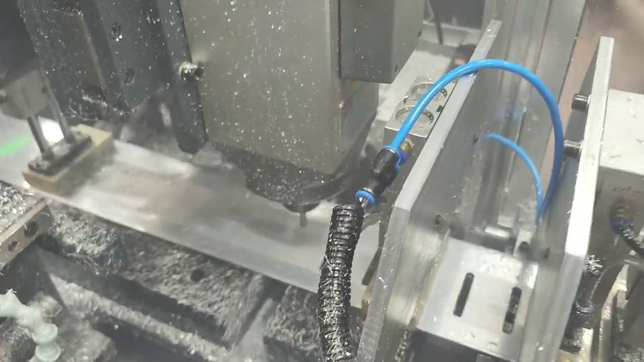 otomatik iki taraftan aluminyum profile slot yuva açma ve kesme makinesi www.aluminyumcuyuz.com