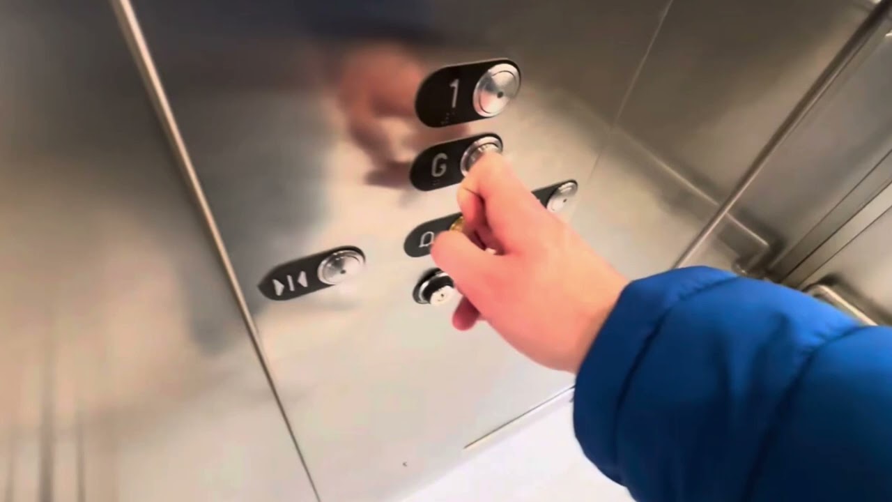 Then and Now L&E Now MV Lift @ The Merry Hill Shopping Centre In Dudley