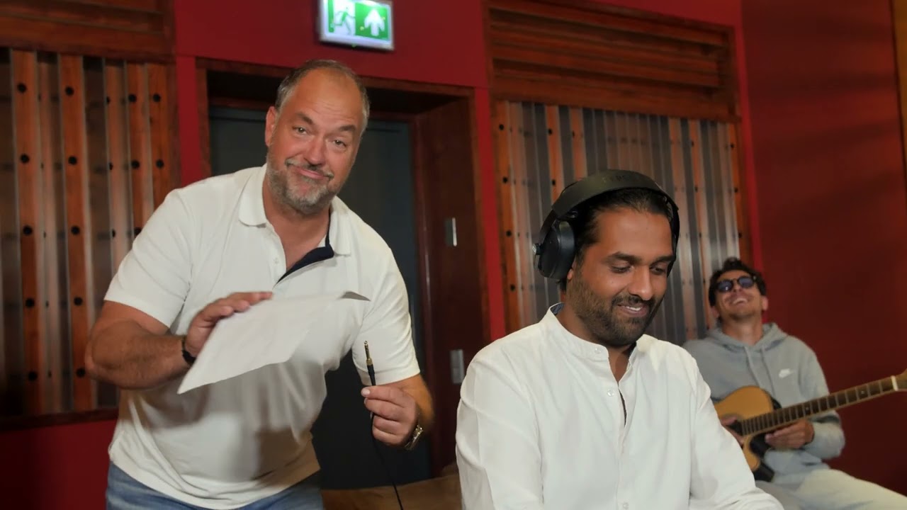 Kees Haak & Willem Hanstein - Foxie Foxtrot 5.0 (Officiële Video)